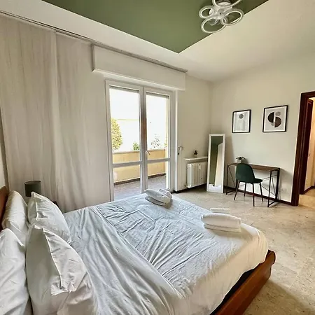 Apartment Cost An Business House And Free Park By Revenue House Como